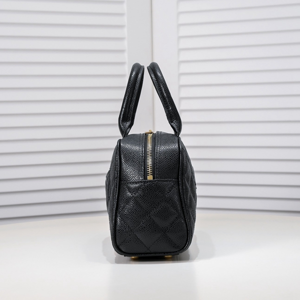 シャネルバッグ背面デザイン